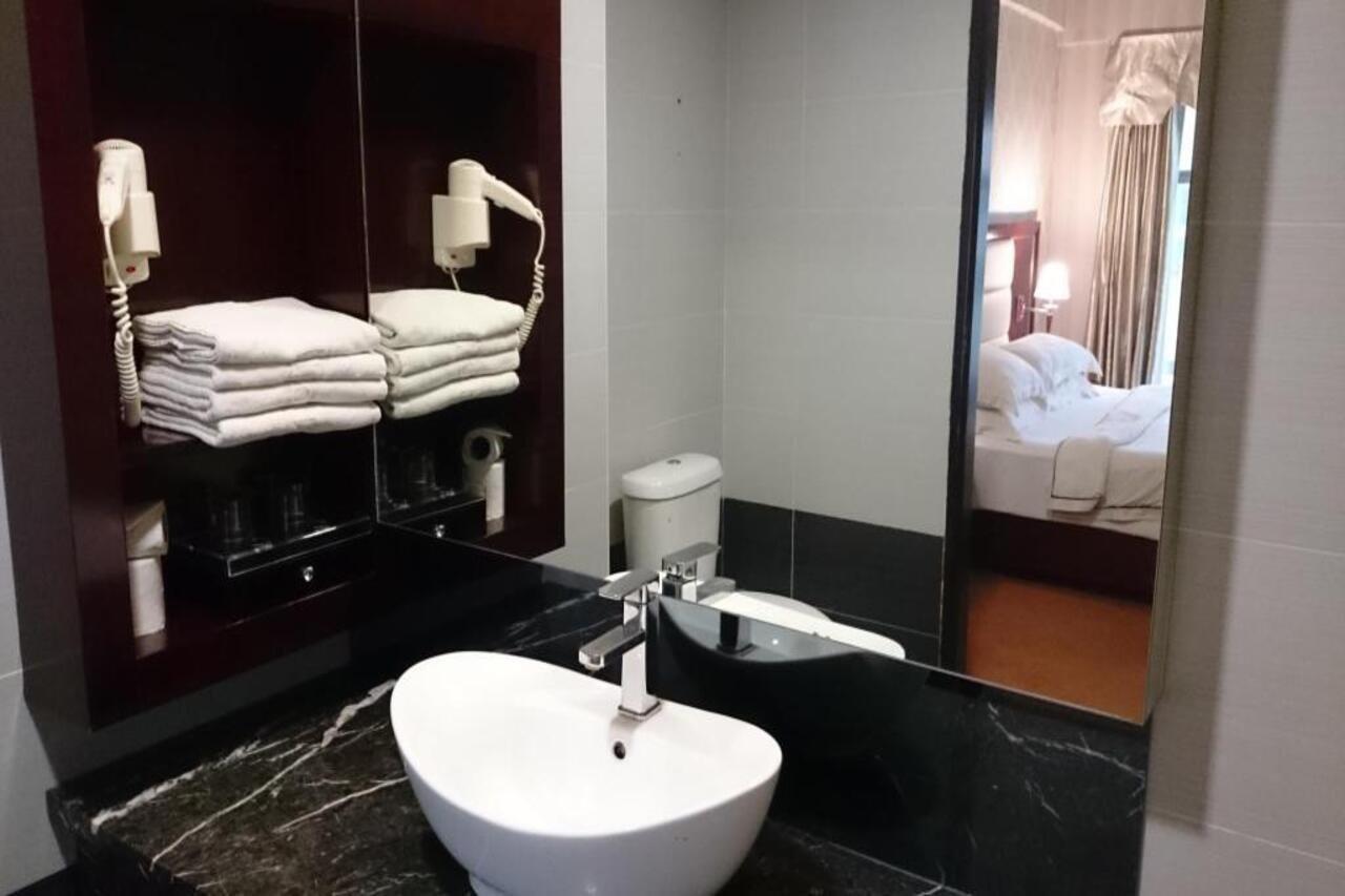 Pariss Hotel Johor Bahru Exterior foto